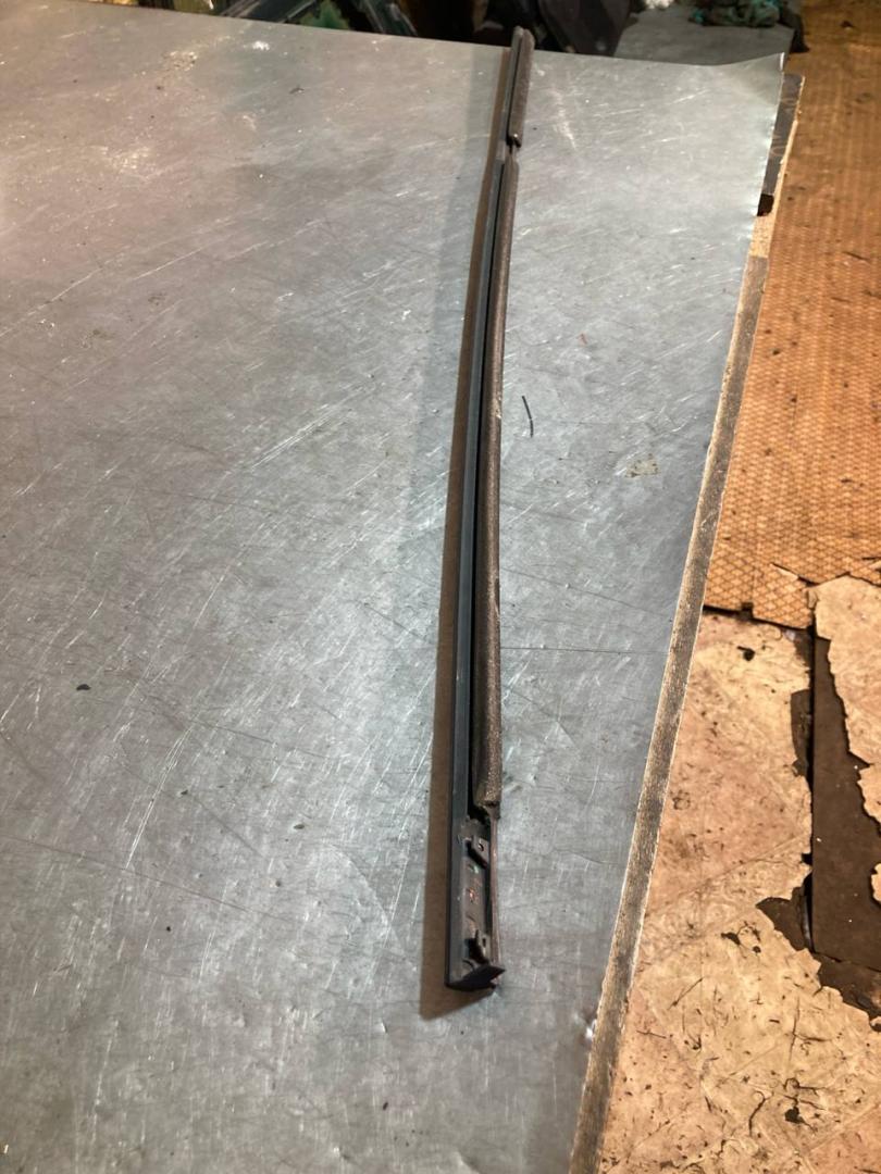 молдинг двери задней левой Skoda Superb 1 поколение (2001 - 2006), 3B0839901H - фото №1