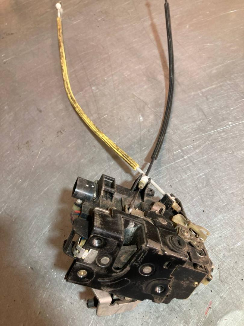 замок двери задней правой Audi A6 4B/C5 C5 (1997 - 2001), 4B0839016H - фото №1