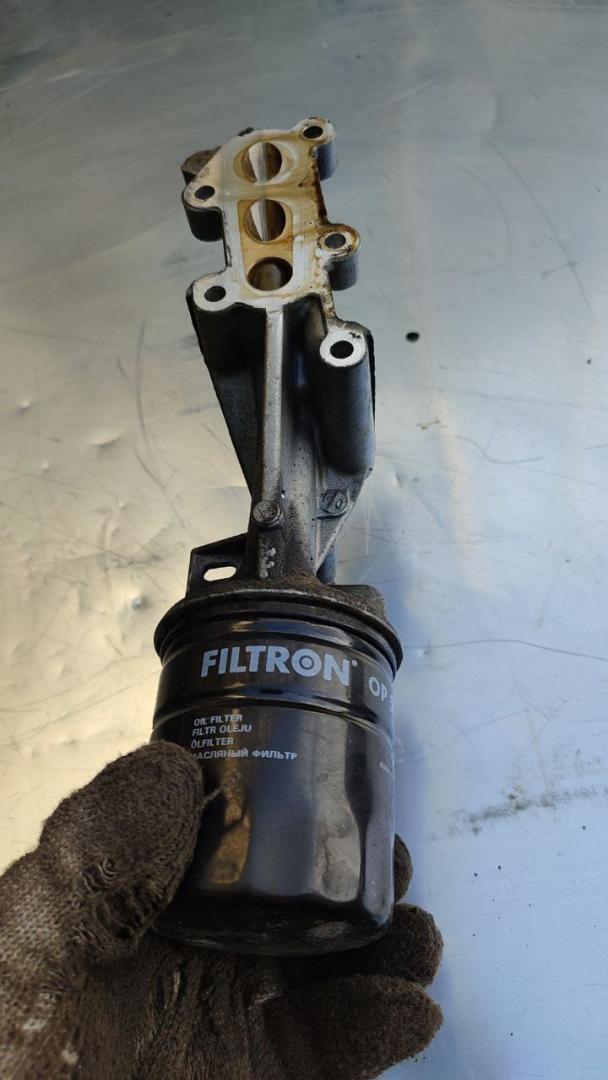корпус масляного фильтра Peugeot 407 1 поколение (2004 - 2010), 2.0 л., бензин - фото №1
