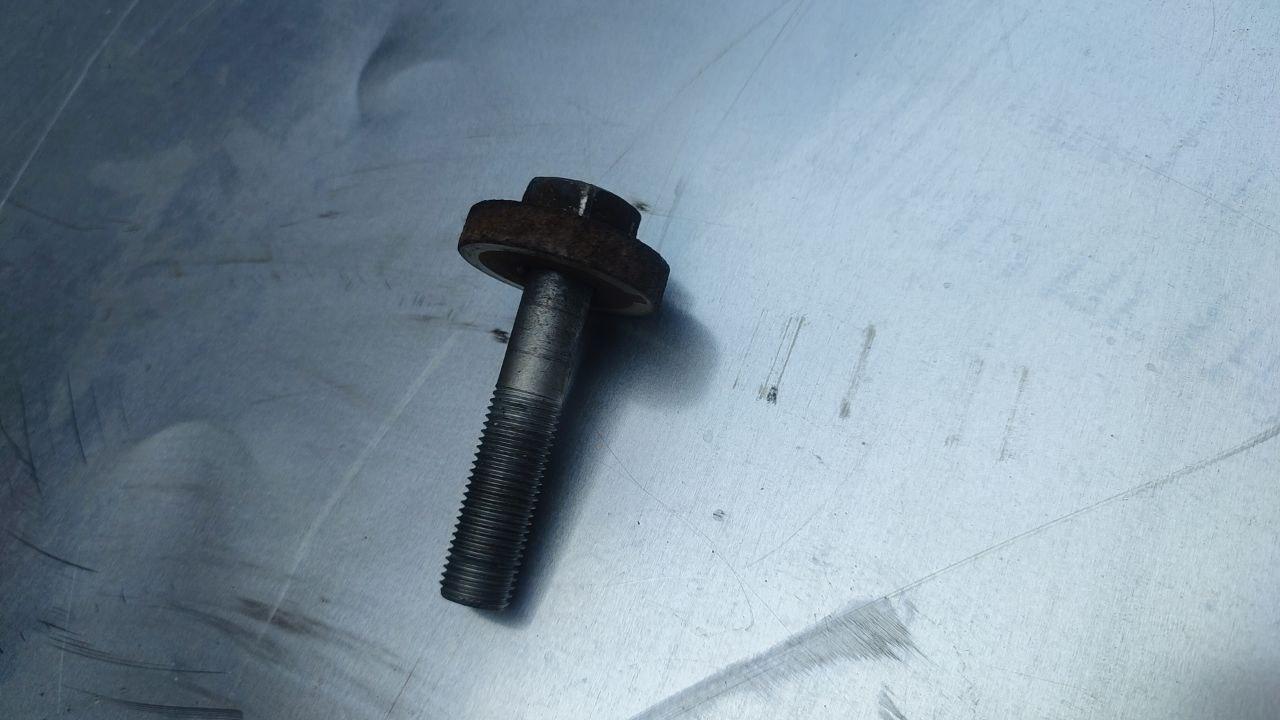 болт двигателя Peugeot 407 1 поколение (2004 - 2010), 2.0 л., бензин - фото №1