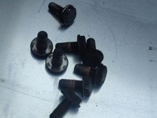 болт Peugeot 407 1 поколение (2004 - 2010), 2.0 л., бензин