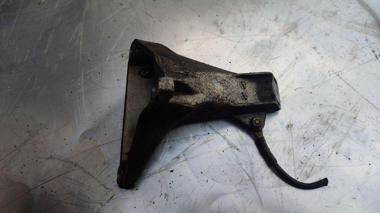 кронштейн двигателя Volkswagen Passat B5 (1996 - 2001), 1.6 л., бензин, 8D0199308M - фото №1