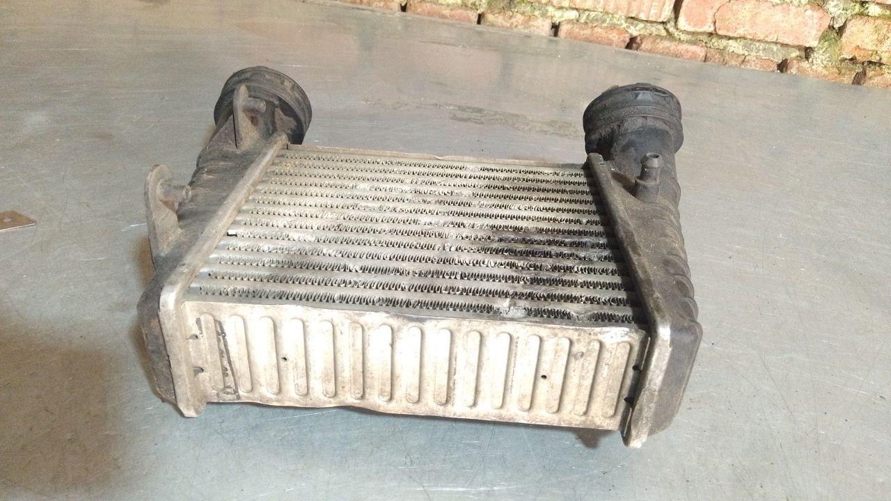 интеркулер Volkswagen Passat B5 (1996 - 2001), 1.6 л., бензин, 8D0145805C - фото №1