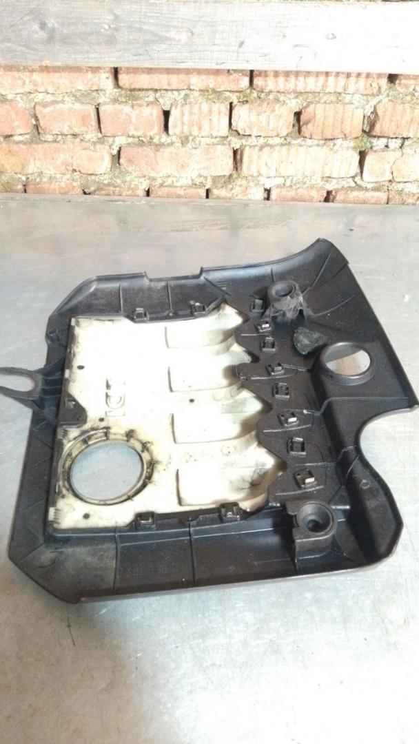декоративная крышка двигателя Volkswagen Touran 1 поколение (2003 - 2006), 1.9 л., дизель, 03G103925AA, 03G103925AB, 03G103925AC, 03G103925AD - фото №1