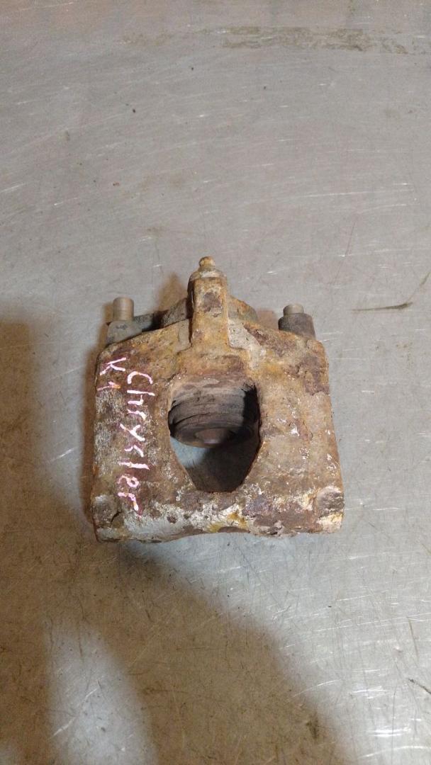 суппорт Chrysler Sebring 2 поколение 2002 - фото №1