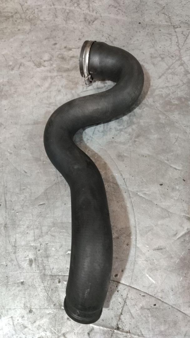 патрубок интеркулера Volkswagen Passat B5 (1996 - 2001), 1.8 л., бензин, универсал - фото №1