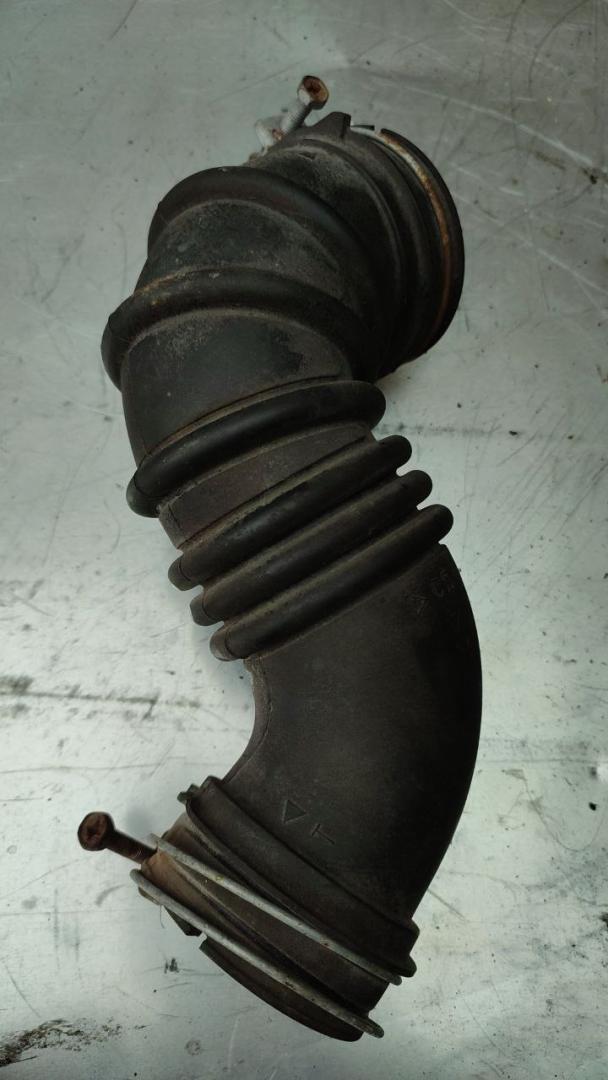 патрубок воздушного фильтра Toyota Corolla 9 поколение (E120/E130) (2002 - 2004), 1.4 л., бензин, 1788122070 - фото №1