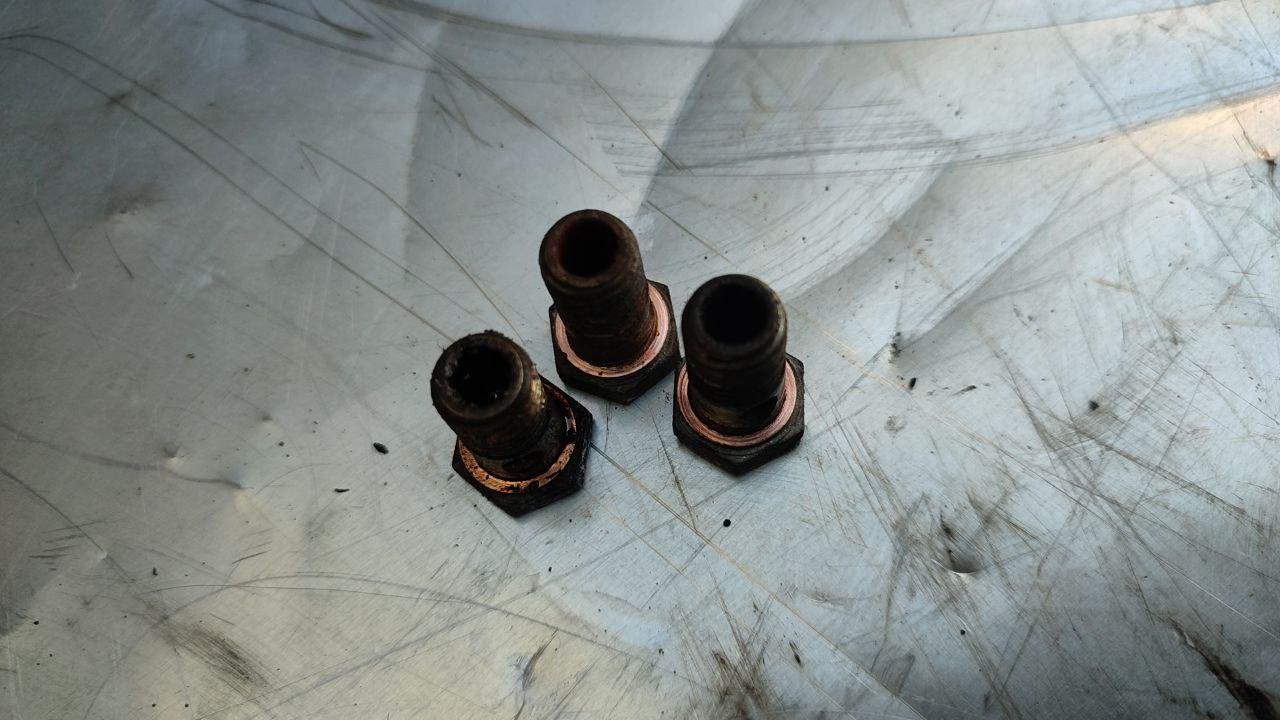 болты трубок смазки турбины Volvo S60 1 поколение (2000 - 2004), 2.5 л., бензин - фото №1