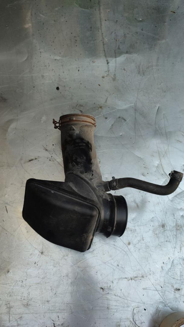 патрубок воздушного фильтра Kia Magentis 2 поколение (2006 - 2008), 2.0 л., бензин, 281382G100 - фото №1