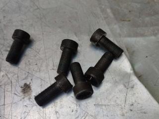 болт двигателя Volkswagen Passat B5 2001, 1.8 л., бензин