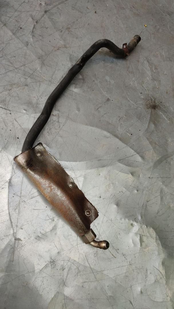 масляная трубка турбины Volkswagen Passat B5 1999, 1.8 л., бензин, 058121471B - фото №1