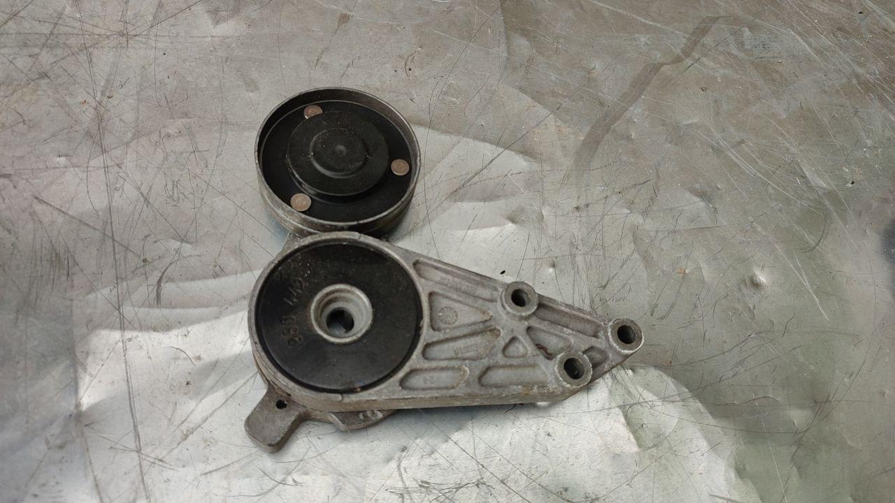 ролик натяжителя Volkswagen Passat B5 1997, 1.8 л., бензин, 04423010002 - фото №1