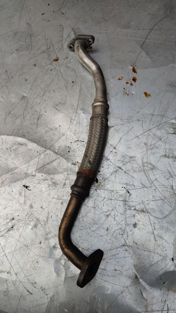 масляная трубка турбины Volkswagen Passat B5 (1996 - 2001), 1.8 л., бензин, 06B145735A - фото №1