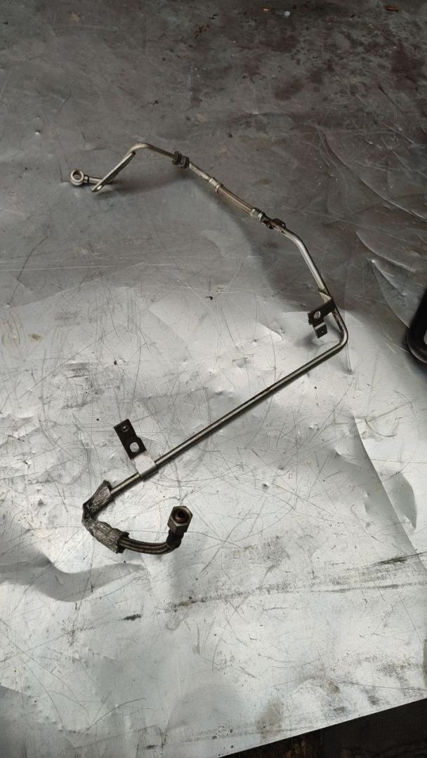 масляная трубка турбины Volkswagen Passat B5 1997, 1.8 л., бензин, 06B145771N - фото №1