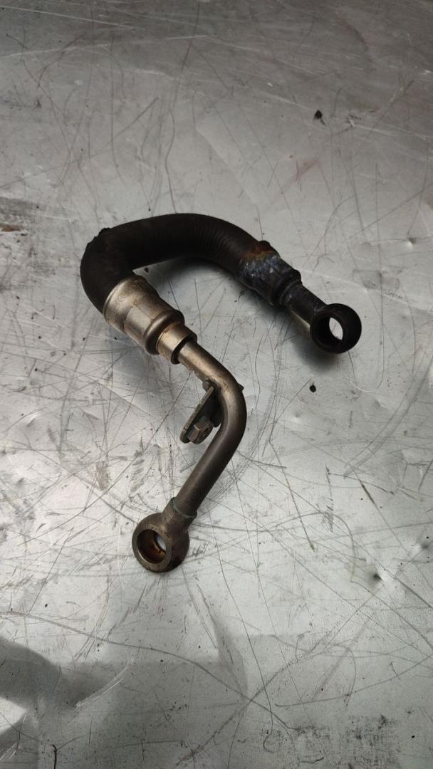 масляная трубка турбины Volkswagen Passat B5 1997, 1.8 л., бензин, 06B121497C - фото №1