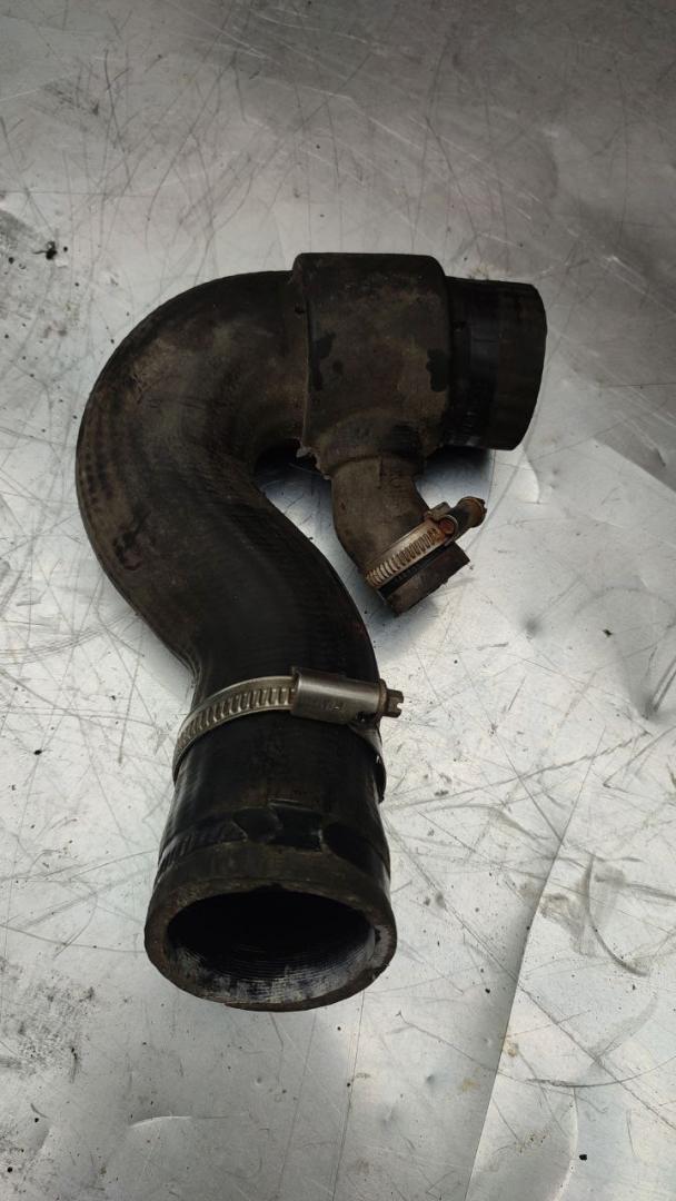 патрубок интеркулера Volkswagen Passat B5 1997, 1.8 л., бензин - фото №1