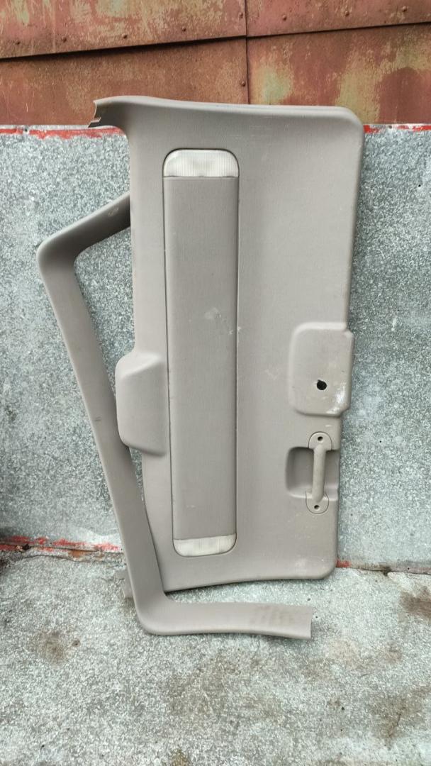 обшивка крышки багажника Dodge Caravan 4 поколение (2000 - 2007), 2.4 л., бензин, МКПП - фото №1