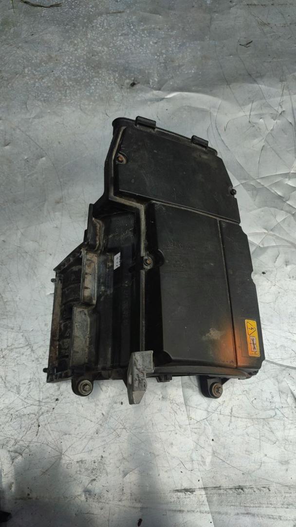 корпус воздушного фильтра Mercedes-Benz C-Класс W204/S204 (2006 - 2011), 1.8 л., бензин, A2710900901, 2710900901, A2710940204, 2710940204 - фото №1