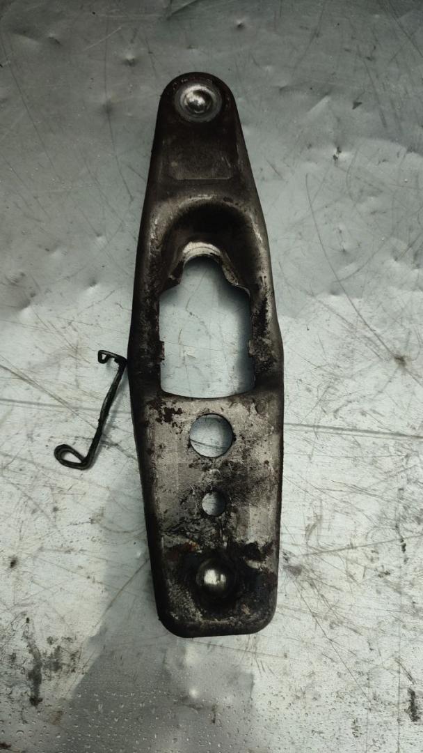 вилка сцепления Audi A3 8P (2003 - 2005), 1.6 л., бензин, МКПП - фото №1