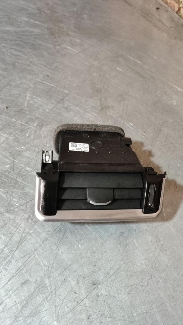 дефлектор обдува салона Land Rover Range Rover Velar 1 поколение (2017 - 2026), J8A2018B09AD, 1017400004 - фото №1