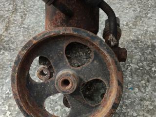 насос гидроусилителя руля Toyota Corolla Verso 1 поколение (2001 - 2004), 2.2 л., дизель