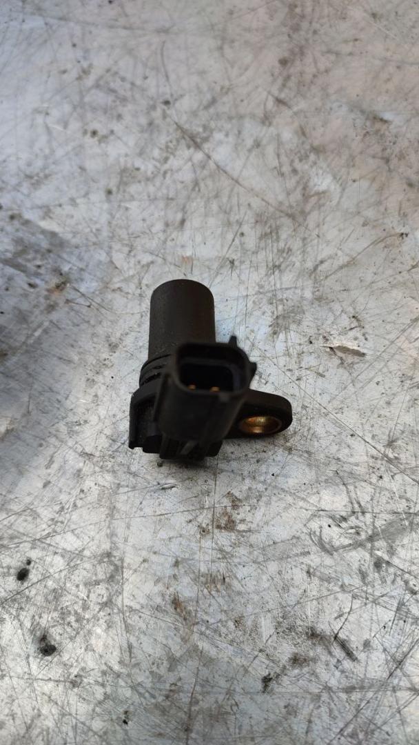 датчик распредвала Ford Focus 2 поколение (2004 - 2008), 2.0 л., бензин, 1S7F12K073AD - фото №1