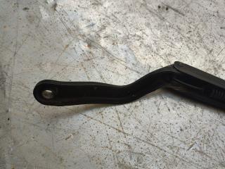 щеткодержатель (поводок стеклоочистителя, дворник) Ford Fiesta 5 поколение (2001 - 2007), 2S6117526BB