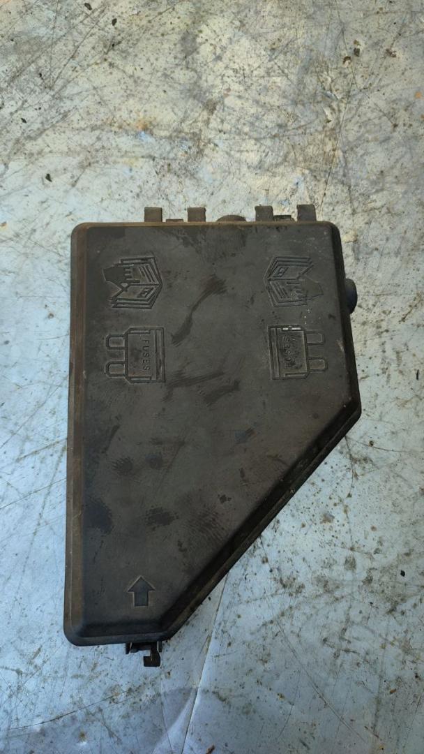 крышка блока предохранителей Rover 75 1 поколение (1999 - 2004), 2.5 л., бензин - фото №1