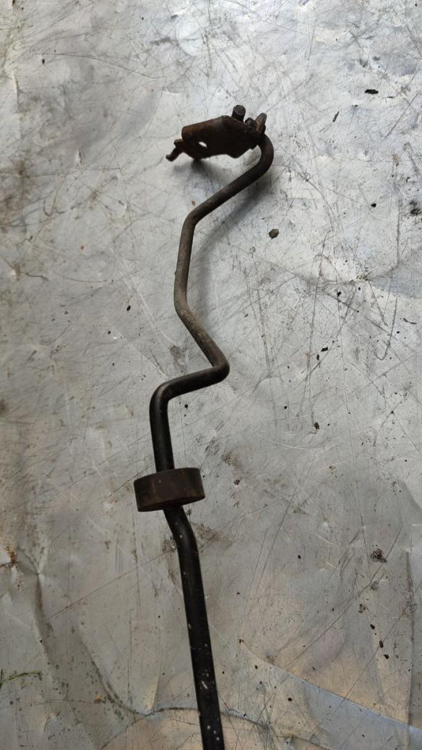 держатель капота Dodge Caravan 4 поколение (2000 - 2007) - фото №1