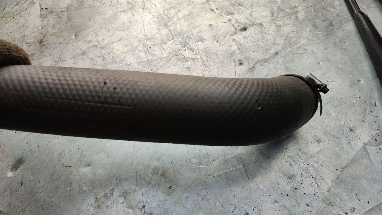 патрубок интеркулера Dodge Caravan 4 поколение (2000 - 2007), 2.8 л., дизель, 05510034AA - фото №1