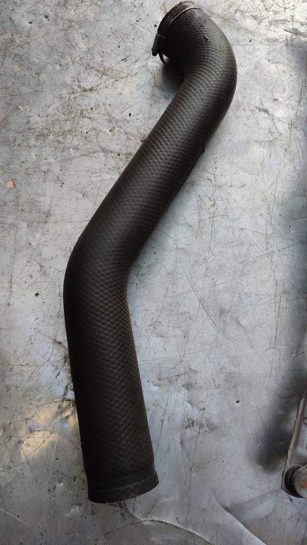 патрубок интеркулера Dodge Caravan 4 поколение (2000 - 2007), 2.8 л., дизель, 05510035AB - фото №1