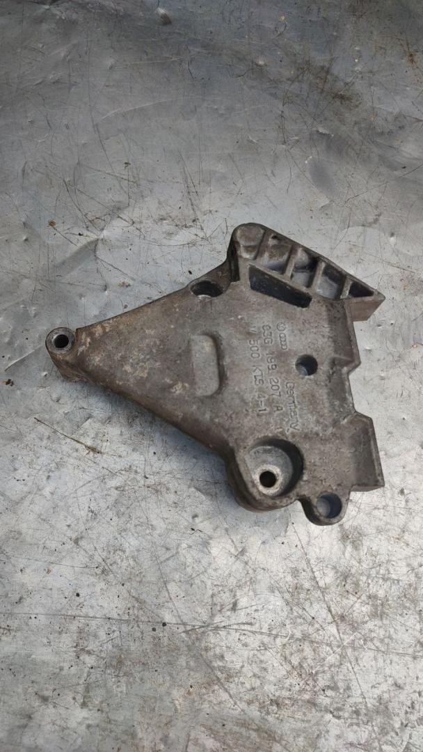 кронштейн двигателя Volkswagen Caddy 3 поколение (2004 - 2010), 2.0 л., дизель, 03G199207A - фото №1