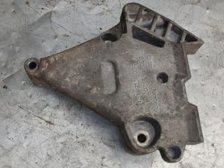 кронштейн двигателя Volkswagen Caddy 3 поколение (2004 - 2010), 2.0 л., дизель, 03G199207A