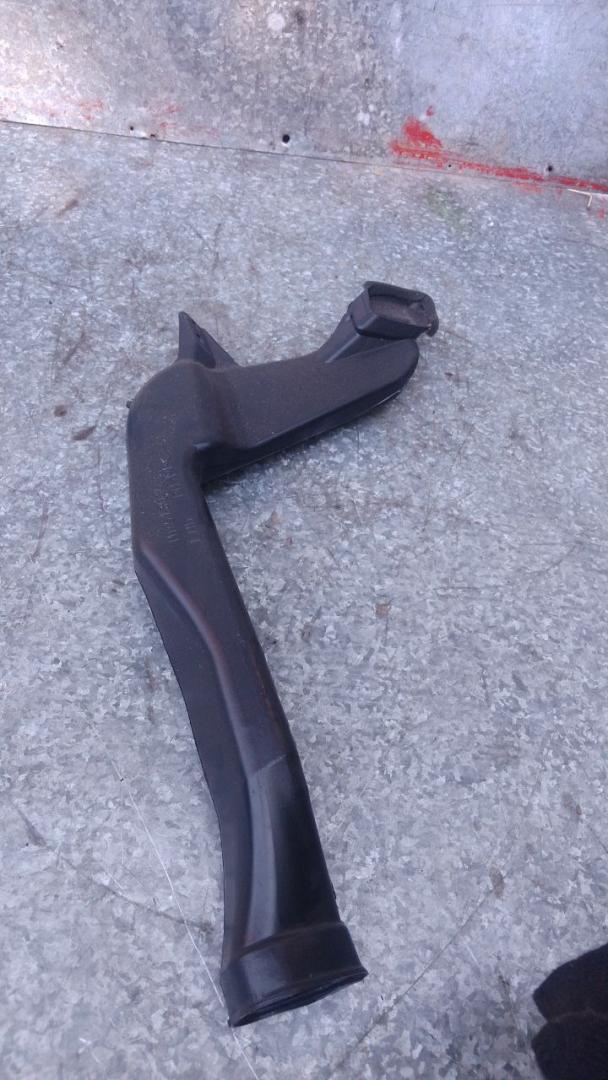 воздуховод (дефлектор) радиатора Mitsubishi Lancer 9 поколение (2003 - 2010), MR513036 - фото №1