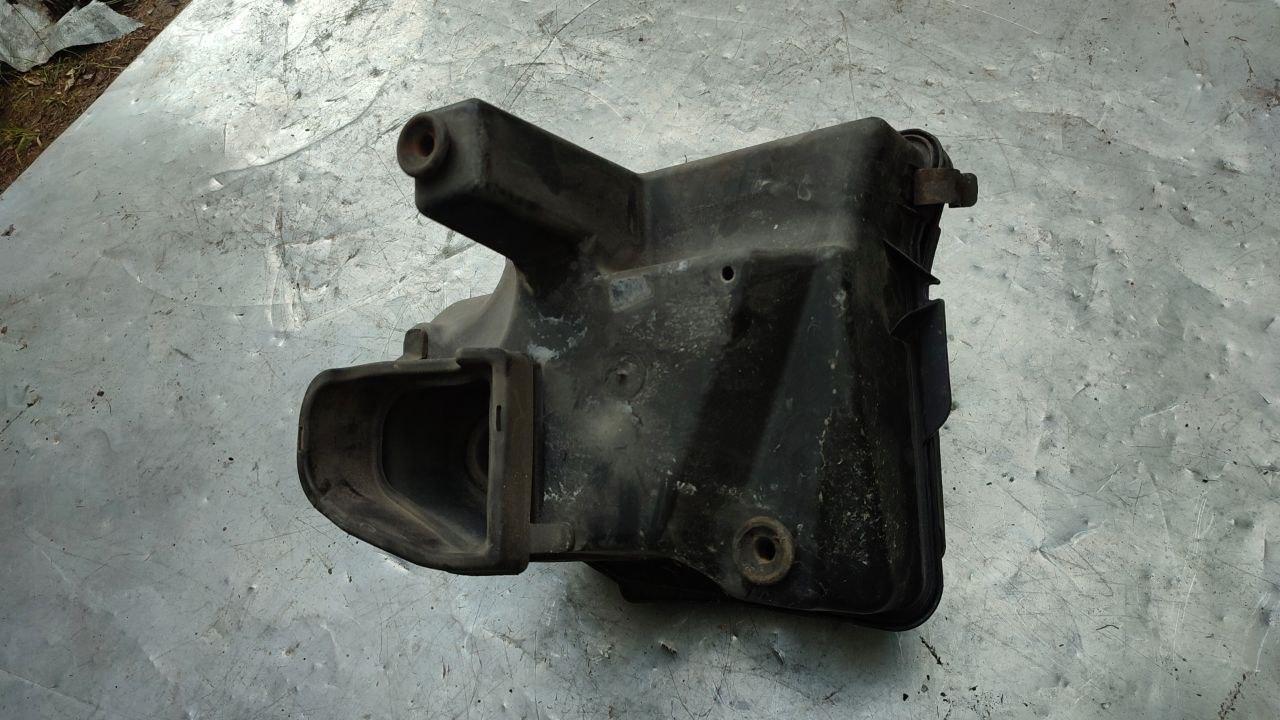 корпус воздушного фильтра Chrysler Voyager 4 поколение 2003, 2.8 л., дизель - фото №1