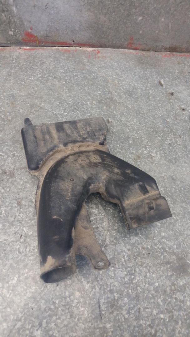 воздухозаборник Dodge Caravan 4 поколение (2000 - 2007), 04880445AA - фото №1