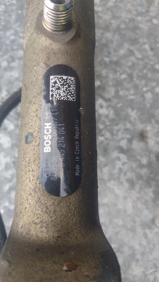 топливная рампа Dodge Caravan 4 поколение (2000 - 2007), 2.8 л., дизель, 0445214041, 001077L1 - фото №1