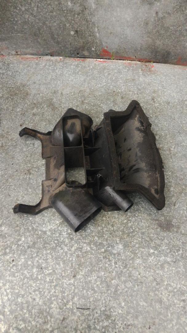 воздуховод (дефлектор) радиатора Ford Tourneo Connect 1 поколение (2002 - 2009) - фото №1