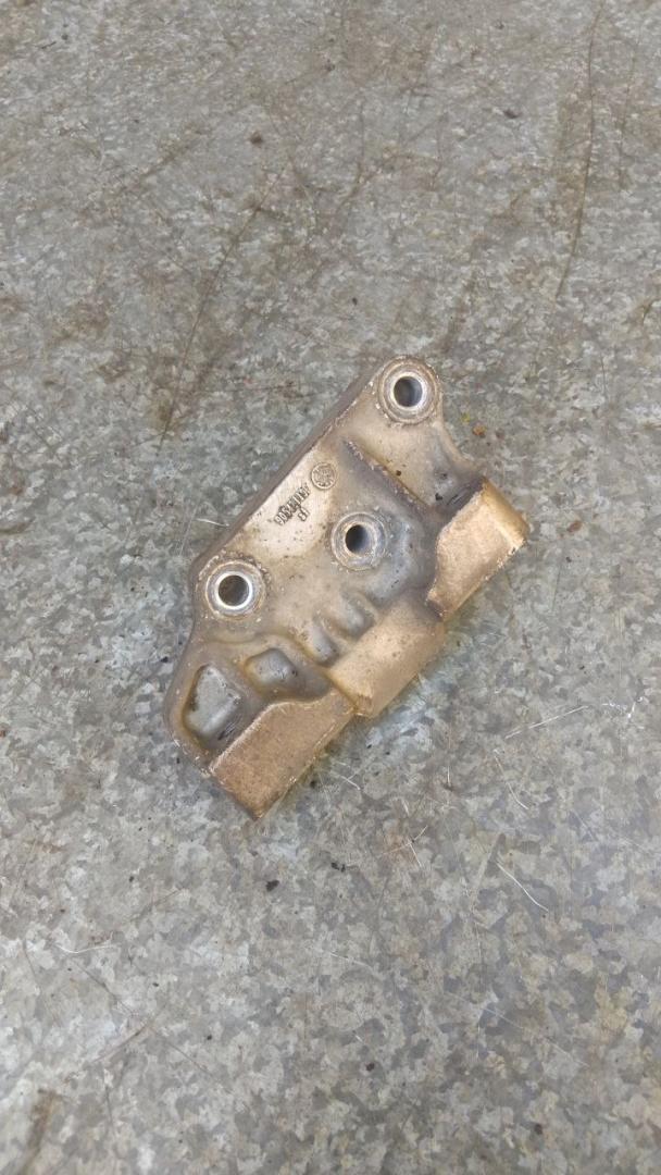 кронштейн двигателя Dodge Caravan 4 поколение (2000 - 2007), 2.8 л., дизель, МКПП, 90542119F - фото №1