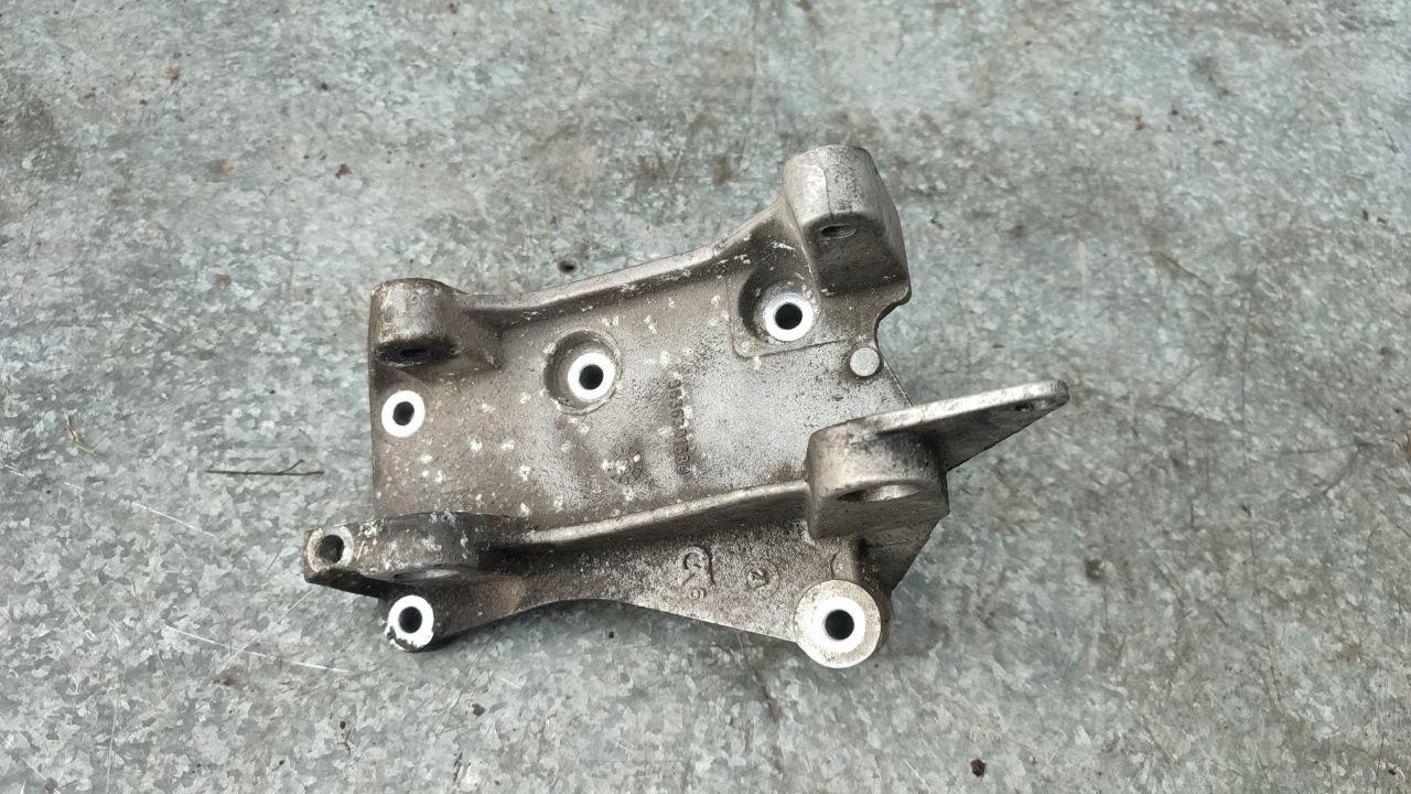 кронштейн генератора Peugeot 307 1 поколение 2005, 2.0 л., дизель, 9636301380 - фото №1