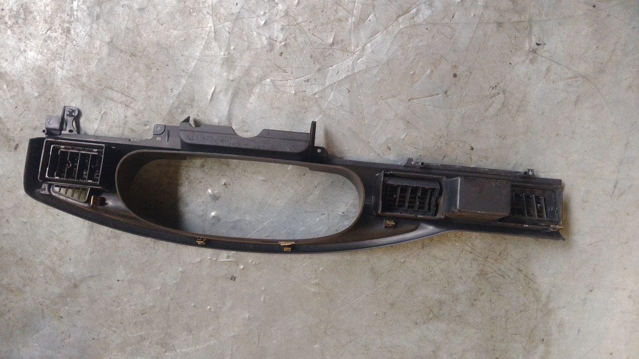 накладка на торпедо (консоль) Chrysler Sebring 2 поколение 2002, JCB20390268 - фото №1