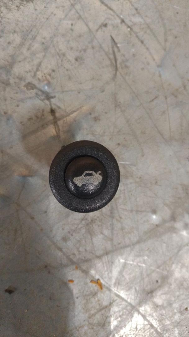 кнопка открытия багажника Chrysler Sebring 2 поколение 2002 - фото №1