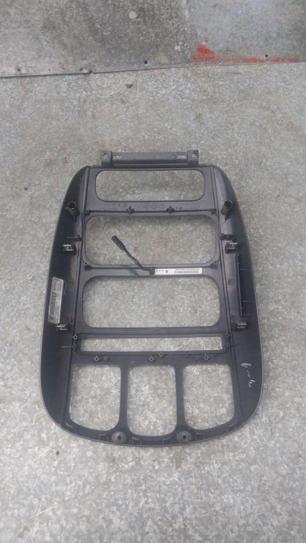 рамка под магнитолу Dodge Caravan 4 поколение (2000 - 2007), 05009180AA, P05005027AC - фото №1