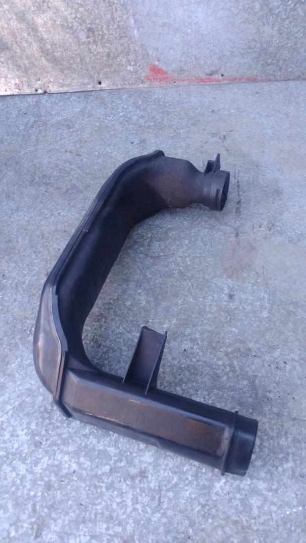 патрубок воздушного фильтра Peugeot 307 1 поколение 2005, 2.0 л., дизель, 9642060680 - фото №1