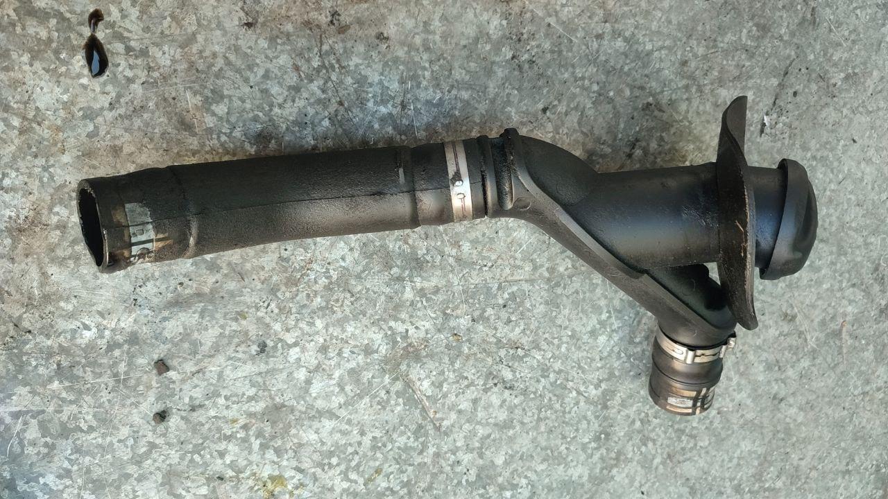 маслозаливная горловина Peugeot 307 1 поколение 2005, 2.0 л., дизель, 9638323780 - фото №1