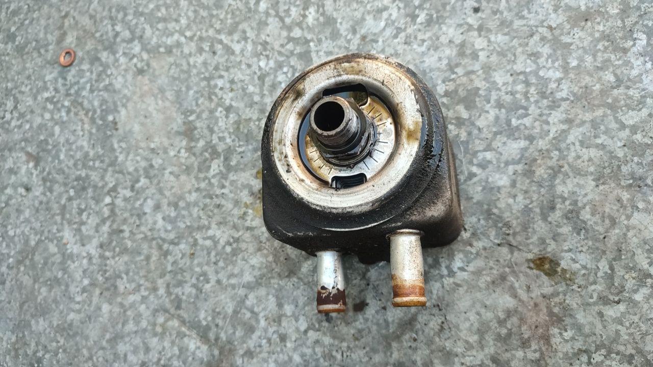 теплообменник масляного фильтра Peugeot 307 1 поколение 2005, 2.0 л., дизель, 9650863380 - фото №1