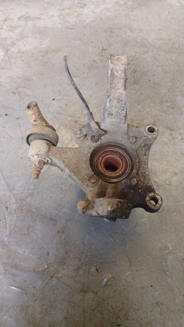 кулак поворотный левый Dodge Caravan 4 поколение (2000 - 2007), 04694949AA - фото №1