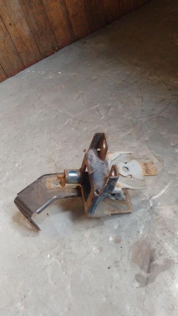 кронштейн КПП Dodge Caravan 4 поколение (2000 - 2007), 2.4 л., бензин, 04861459AA - фото №1