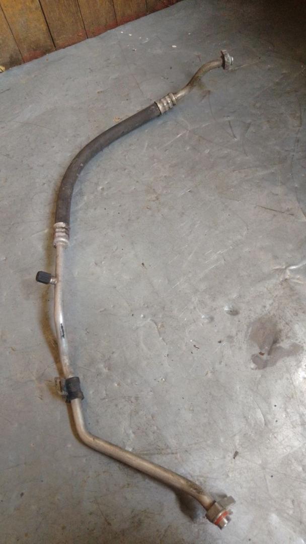 трубка кондиционера Chrysler Sebring 2 поколение (2000 - 2003), 2.0 л., бензин - фото №1