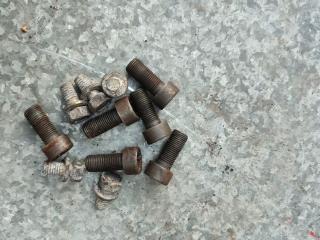 болт Volkswagen Touran 1 поколение (2003 - 2006), 1.9 л., дизель